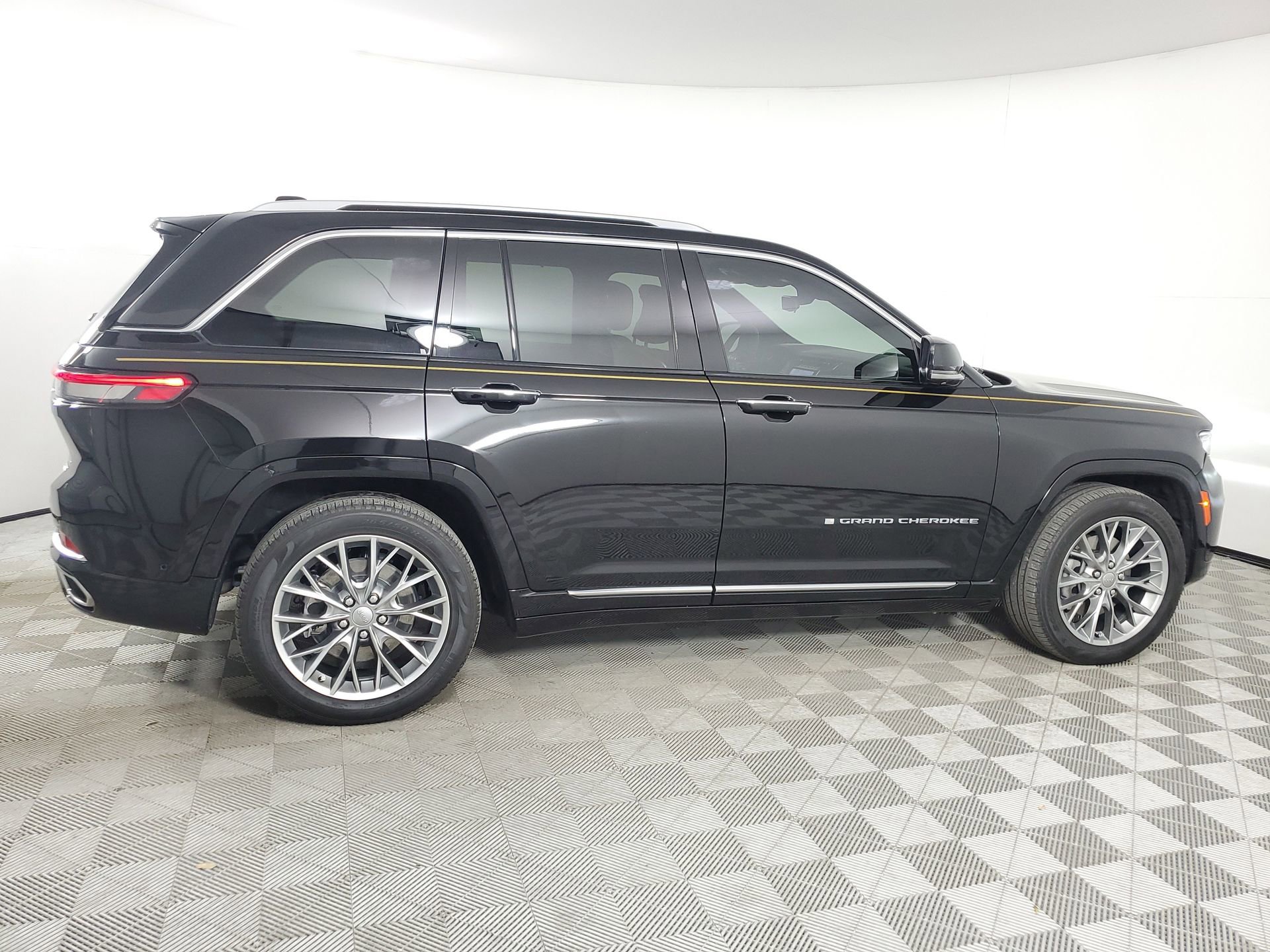 Used 2022 Jeep Grand Cherokee Summit w/ Advanced Protech Group IV image 12