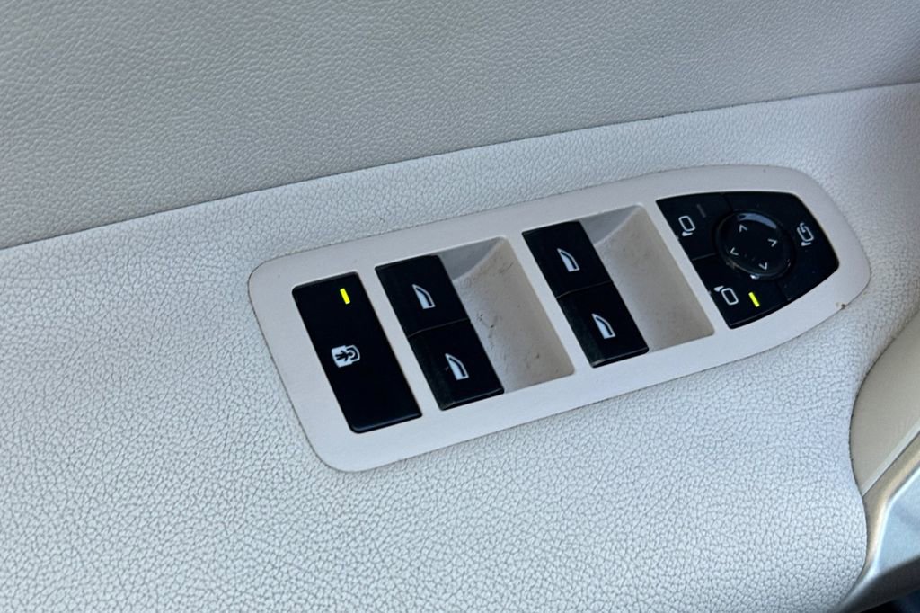 Used 2023 BMW iX M60 w/ Executive Package image 11