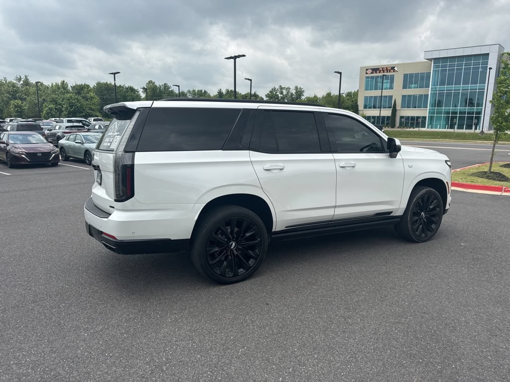 Used 2025 Cadillac Escalade Sport Platinum w/ LPO, ONYX Package AWD/4WD image 4