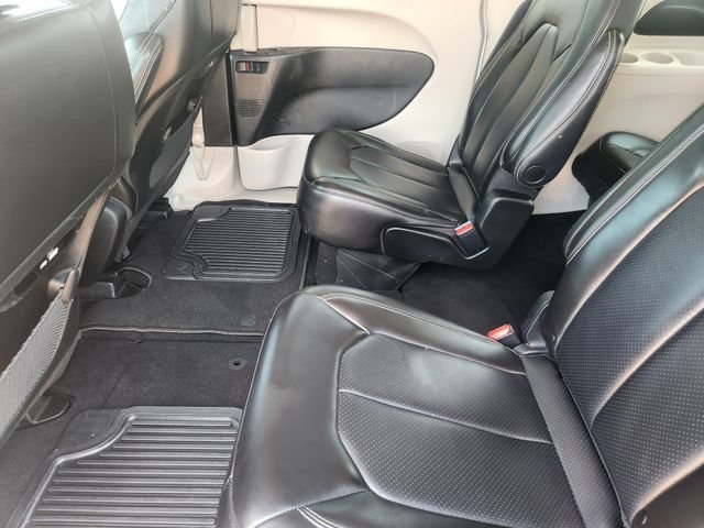 Used 2023 Chrysler Pacifica Touring-L FWD image 32