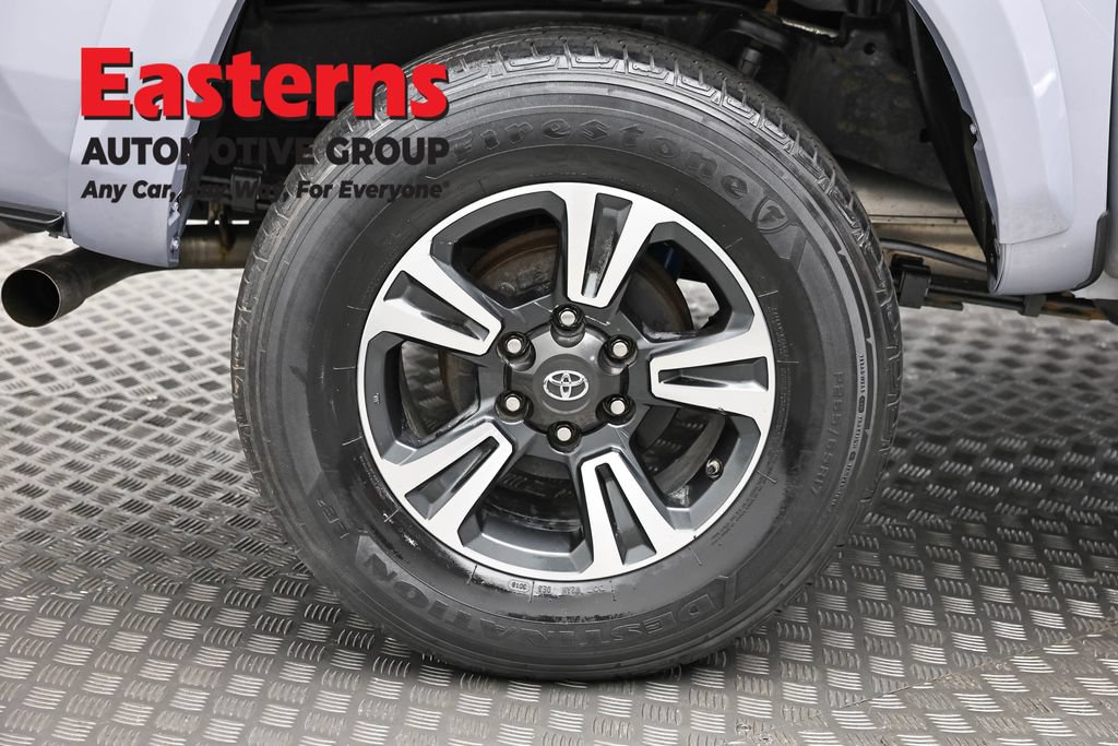 Used 2018 Toyota Tacoma TRD Sport AWD/4WD image 33