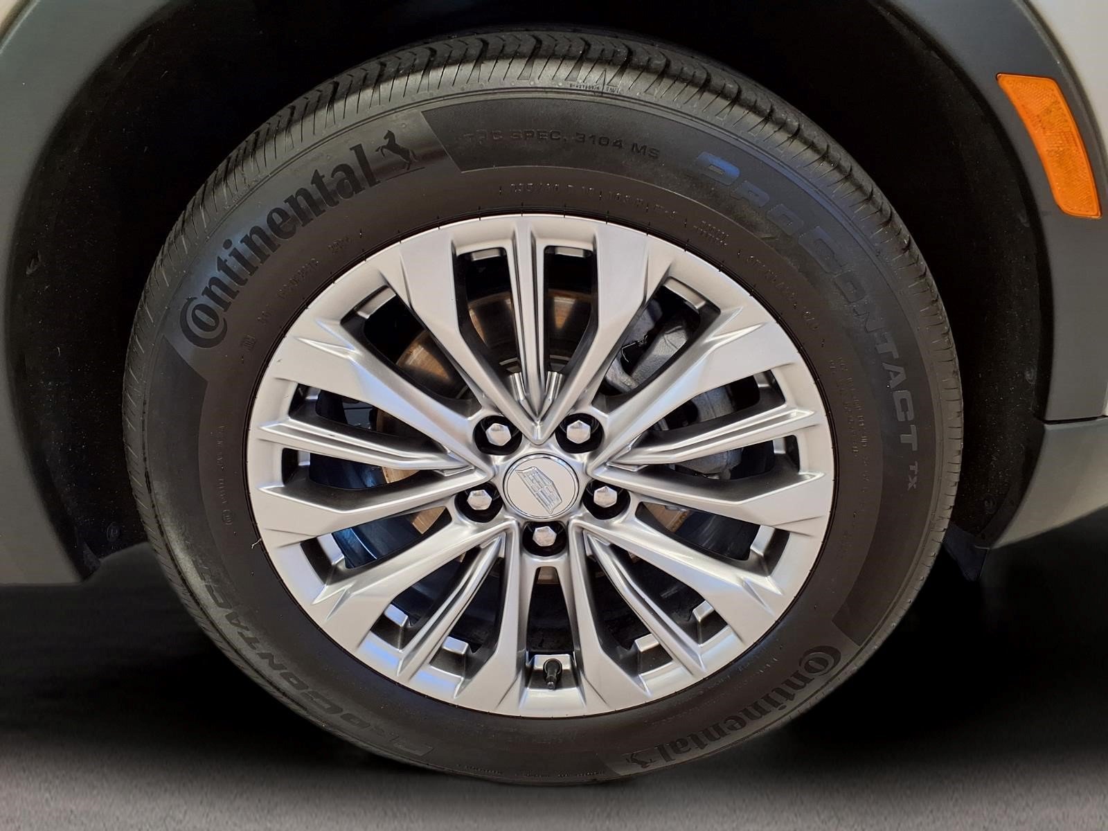 Used 2025 Cadillac XT4 Premium Luxury FWD image 8