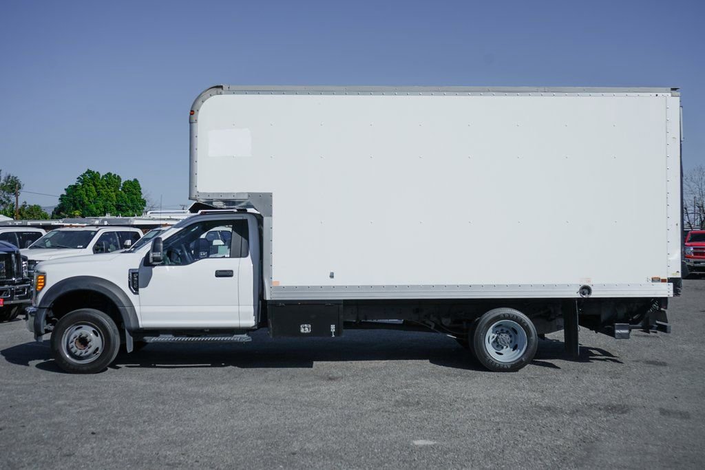 Used 2017 Ford F550 2WD Regular Cab Super Duty image 5