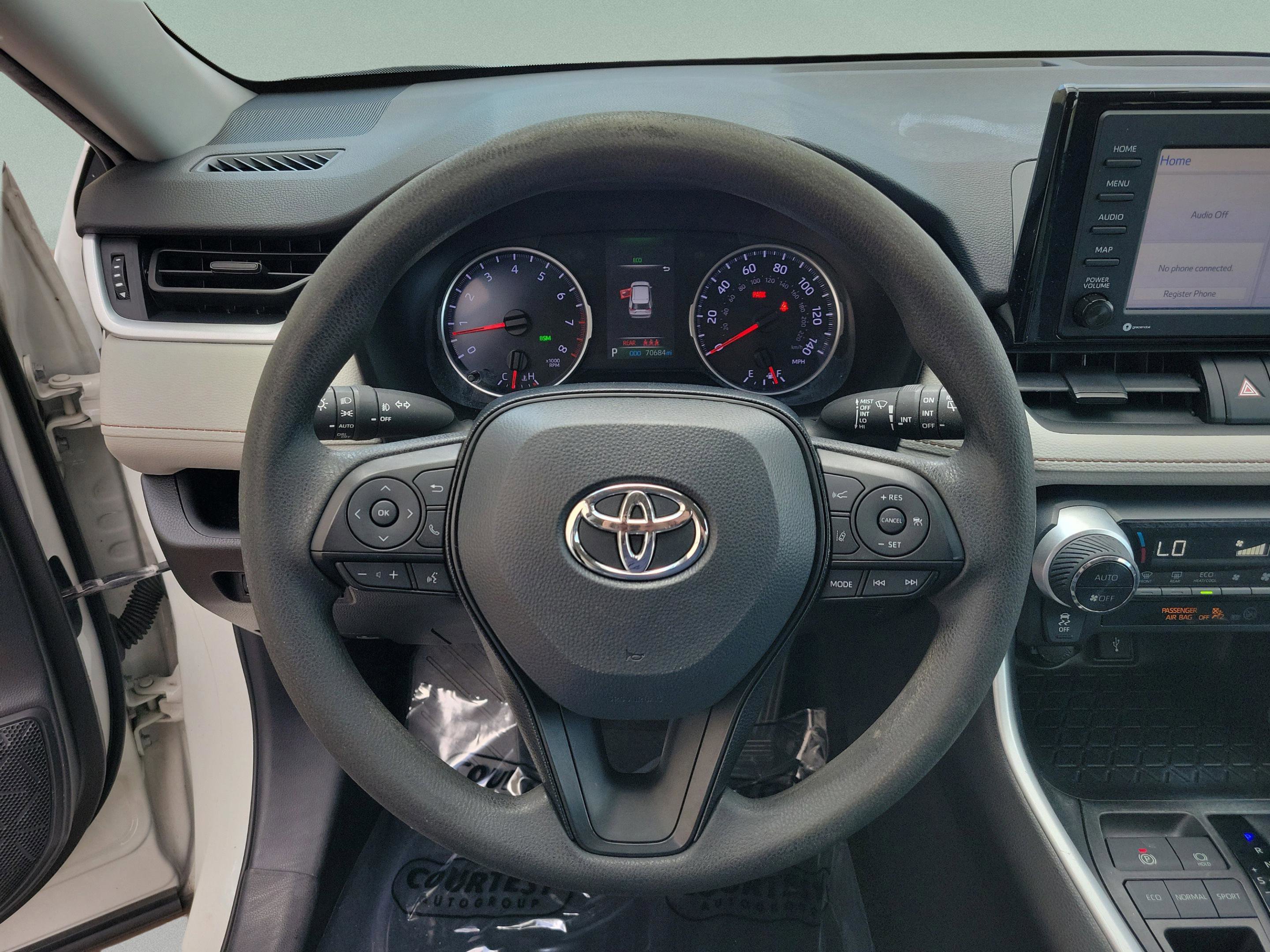 Used 2020 Toyota RAV4 XLE image 9