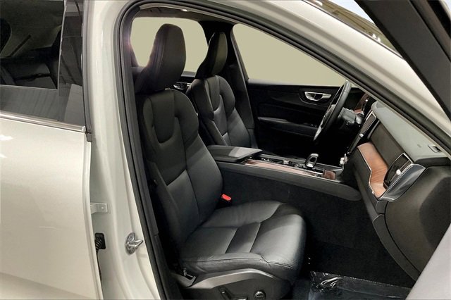 Certified 2023 Volvo XC60 B5 Plus image 8