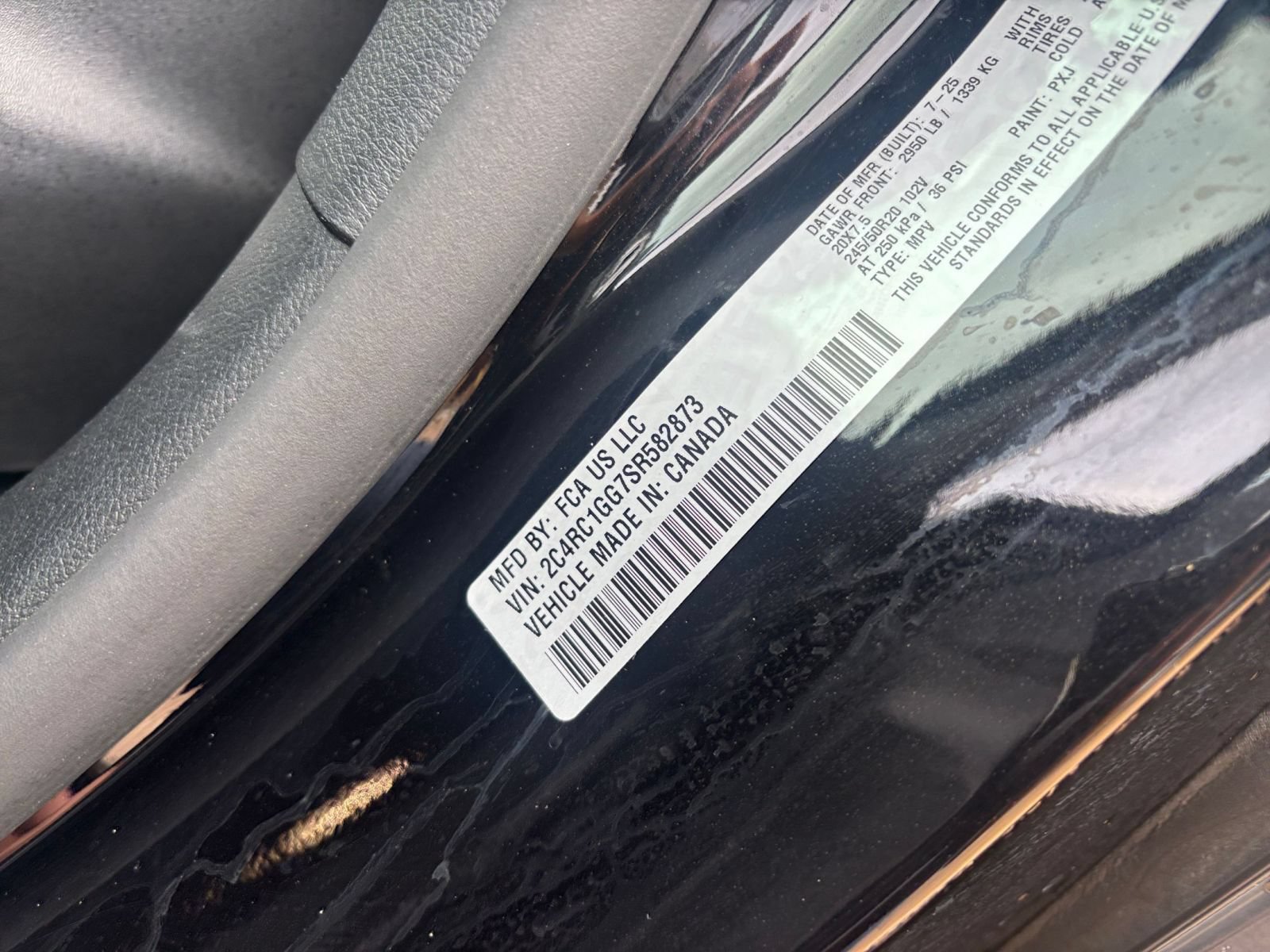 Used 2025 Chrysler Pacifica Limited FWD image 33