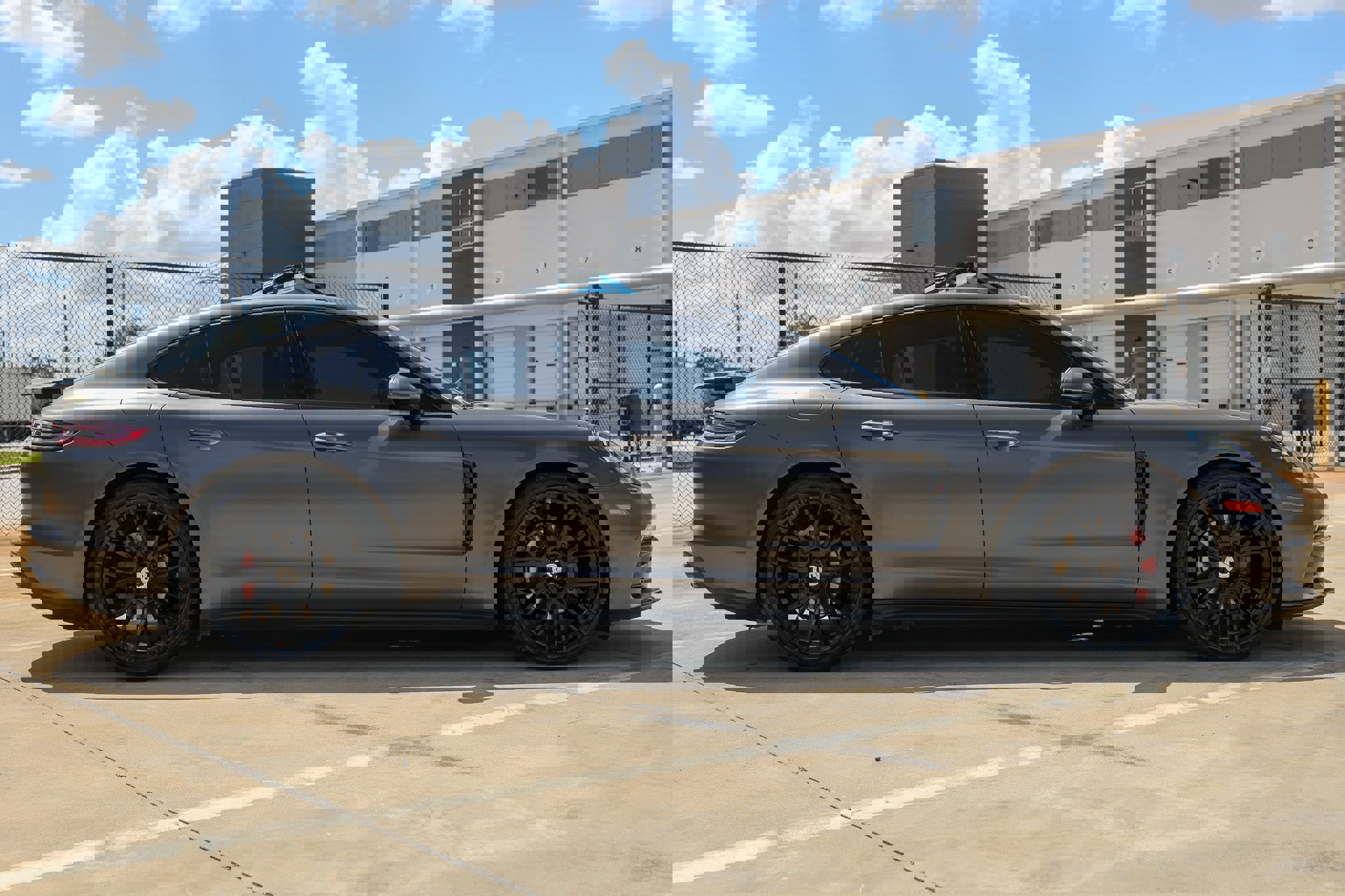 Used 2018 Porsche Panamera 4 image 18