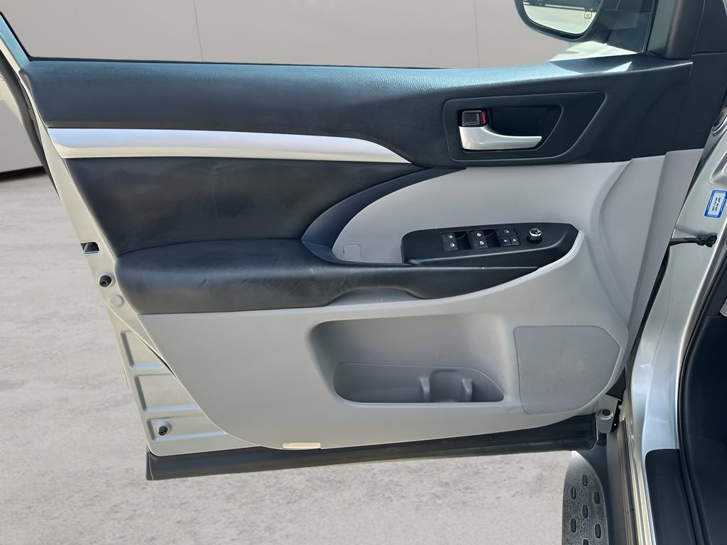 Used 2018 Toyota Highlander XLE image 9