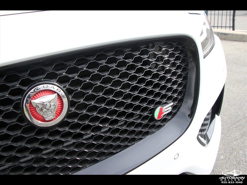 Used 2018 Jaguar F-PACE S AWD/4WD image 11