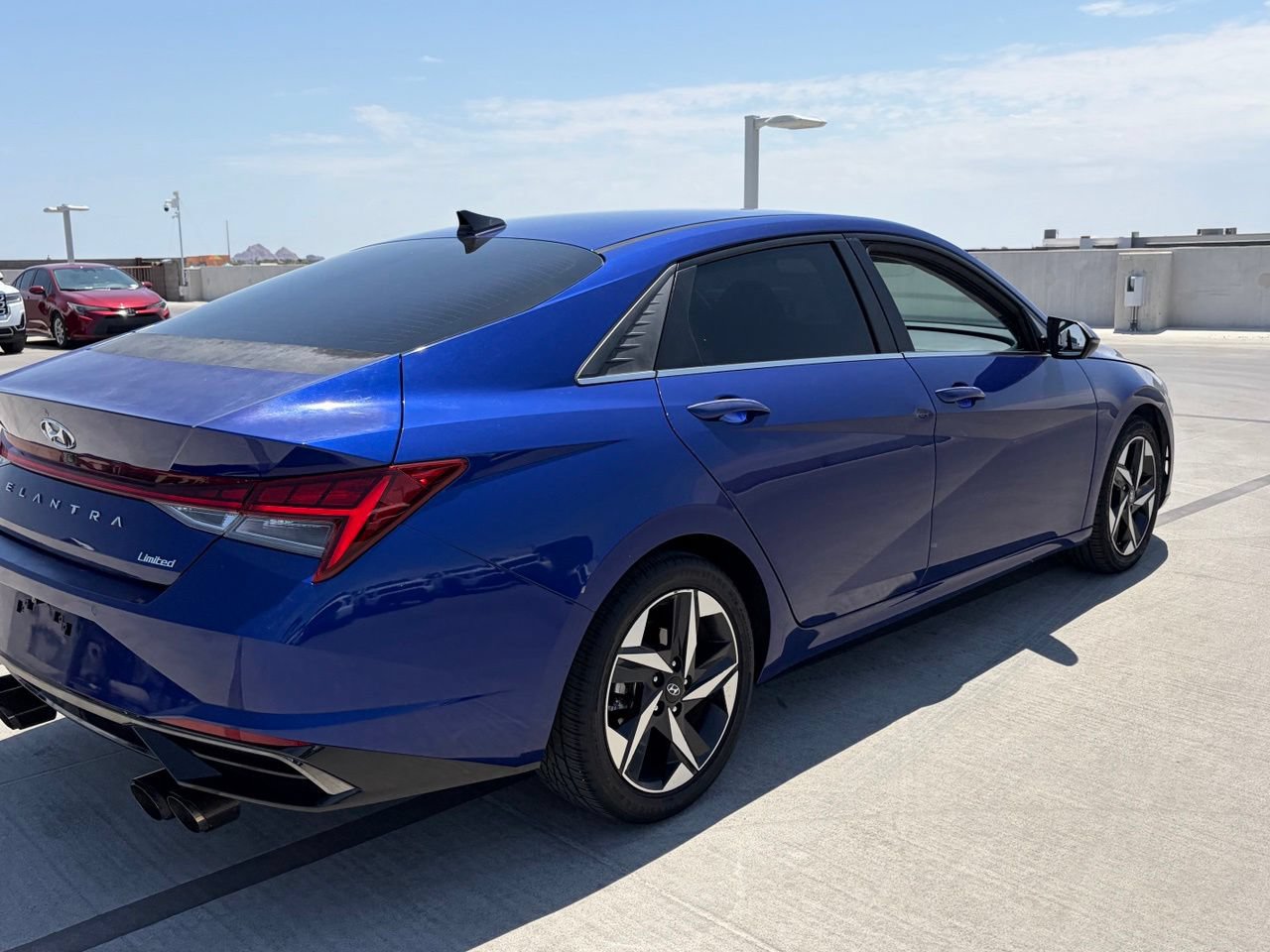 Used 2021 Hyundai Elantra Limited FWD image 2
