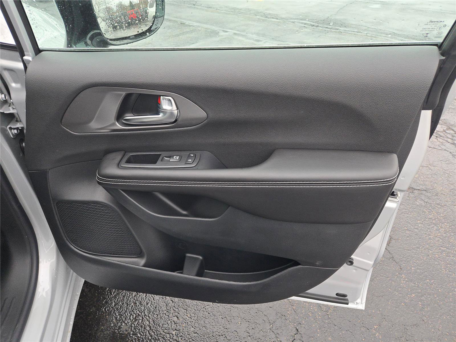 New 2026 Chrysler Pacifica Select image 6