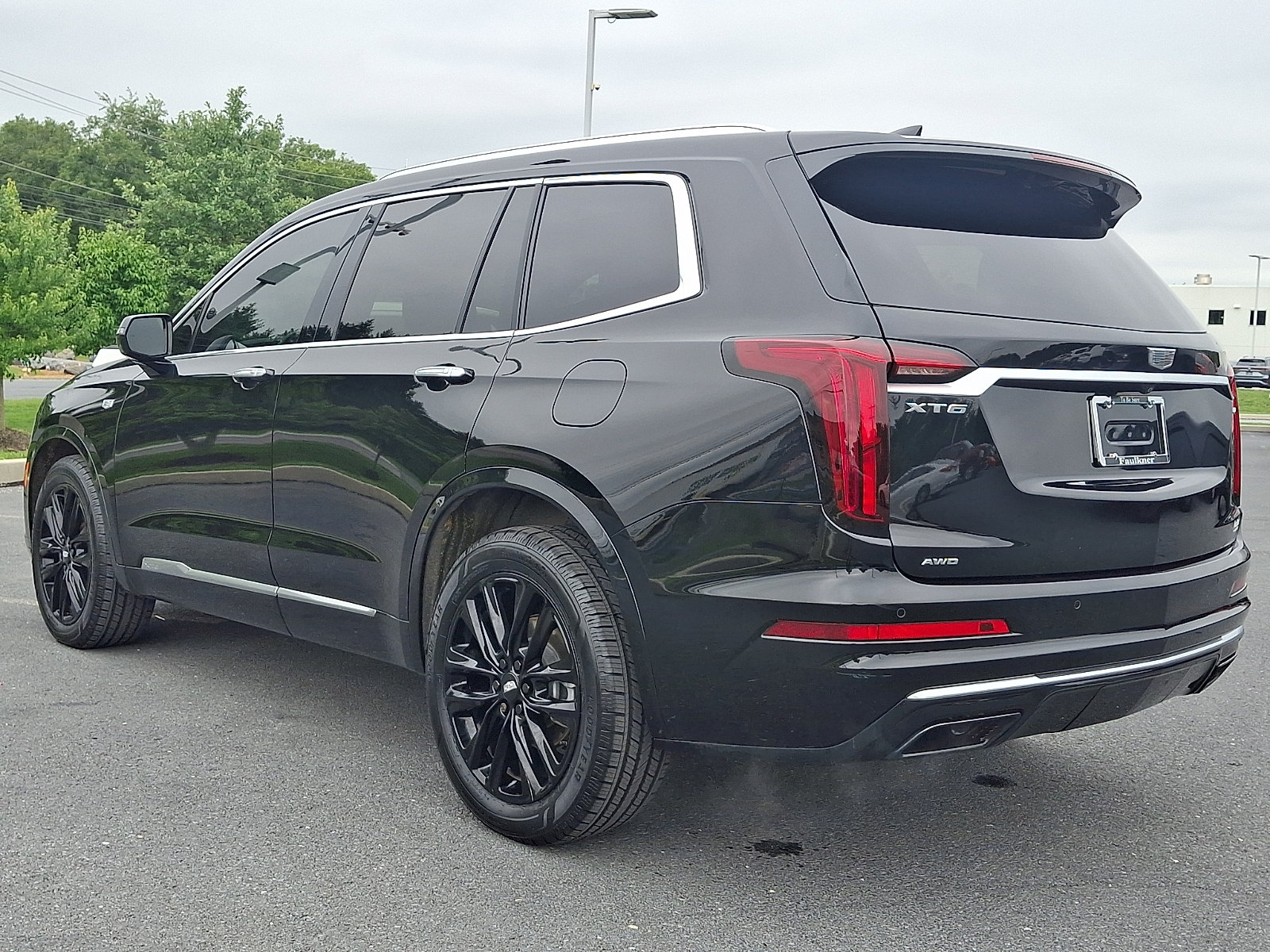 Used 2022 Cadillac XT6 Premium Luxury w/ LPO, Floor Liner Package AWD/4WD image 4
