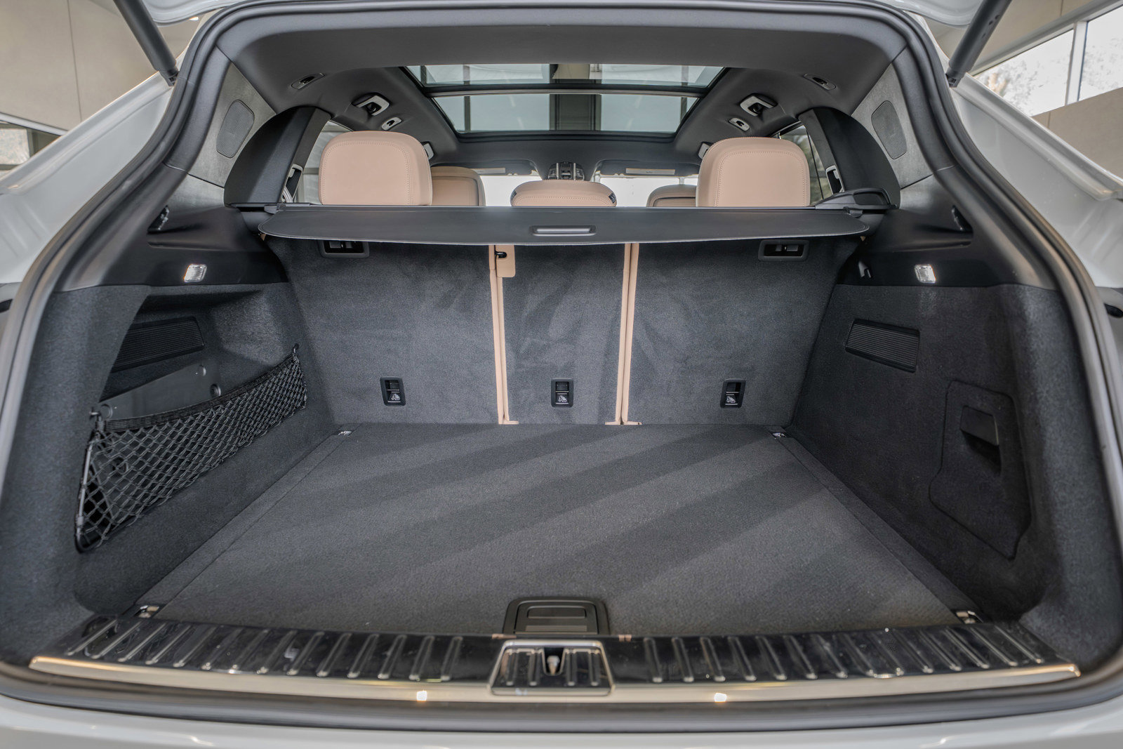 Used 2023 Porsche Cayenne Platinum Edition image 32