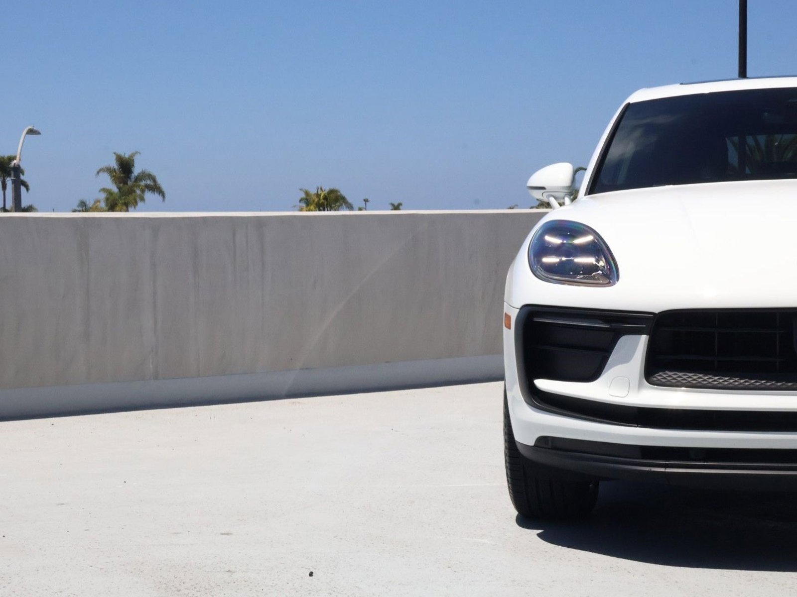 Certified 2025 Porsche Macan AWD/4WD image 12