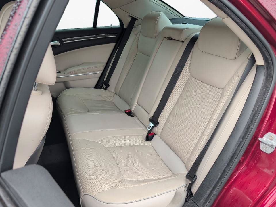 Used 2017 Chrysler 300 C RWD image 15