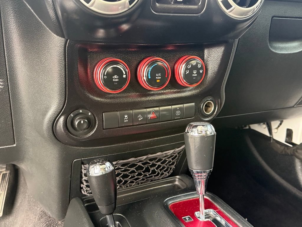 Used 2018 Jeep Wrangler Unlimited Sahara AWD/4WD image 26