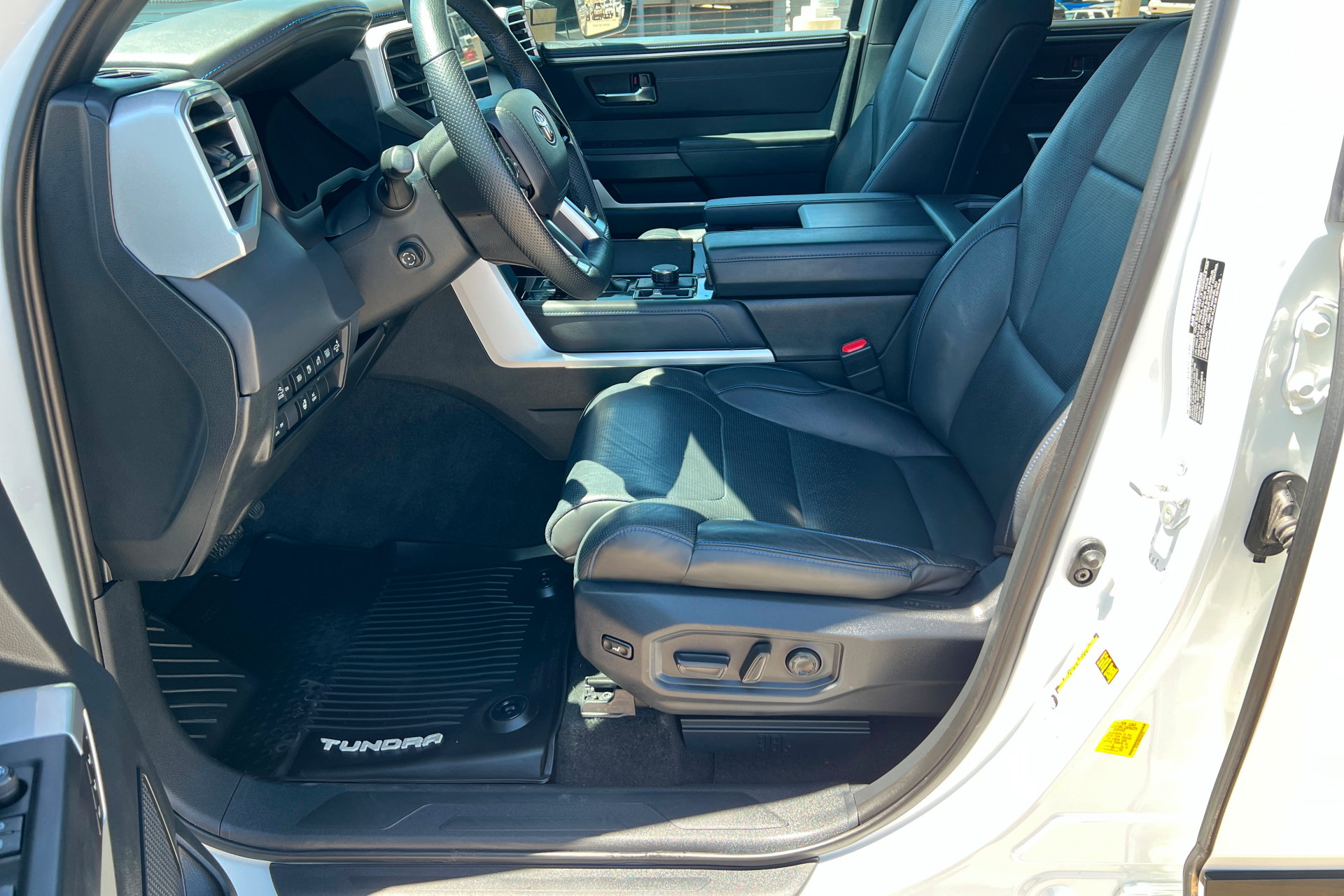 Used 2022 Toyota Tundra Platinum w/ Advanced Package AWD/4WD image 18