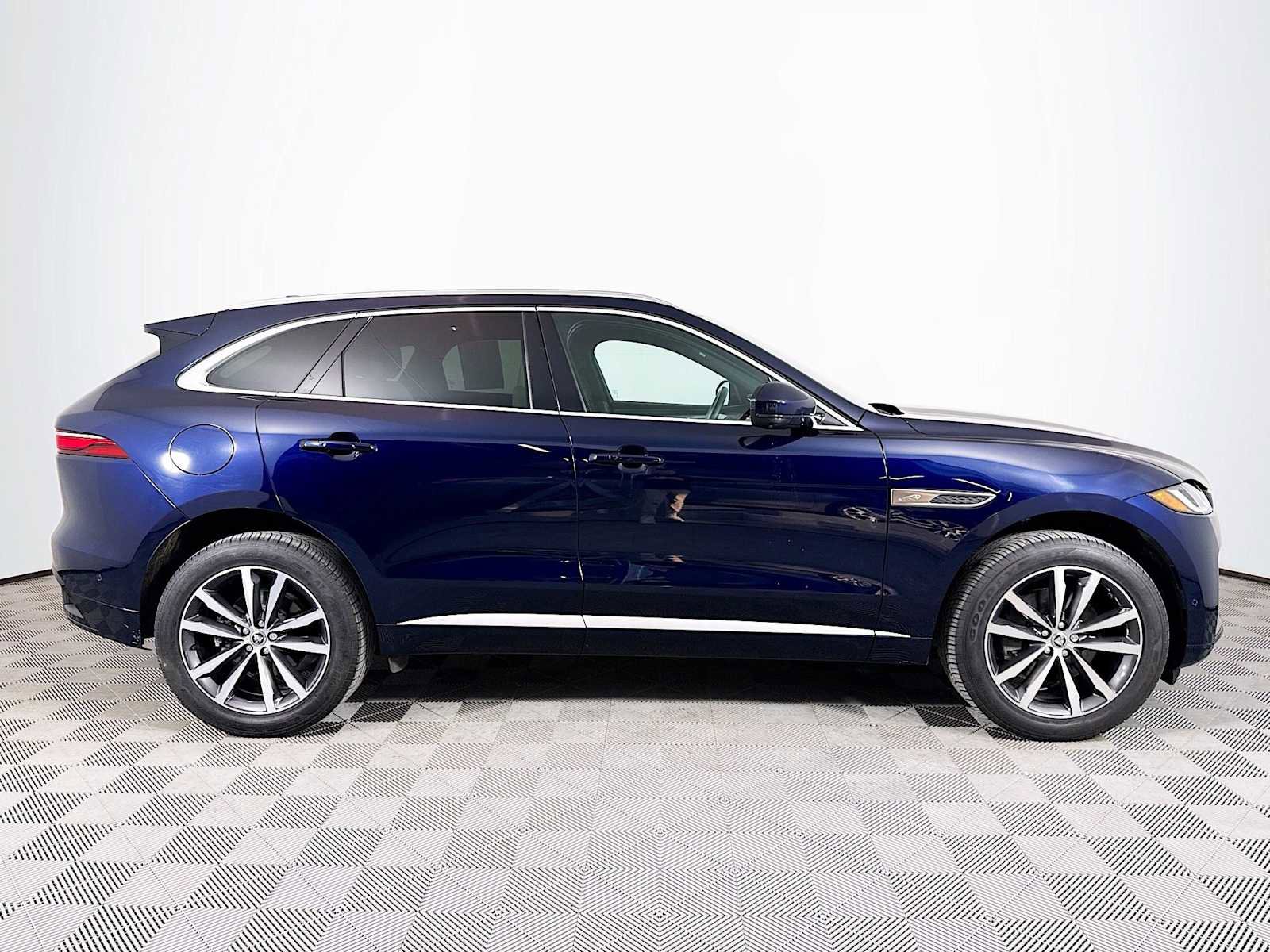 Used 2024 Jaguar F-PACE R-Dynamic S image 4