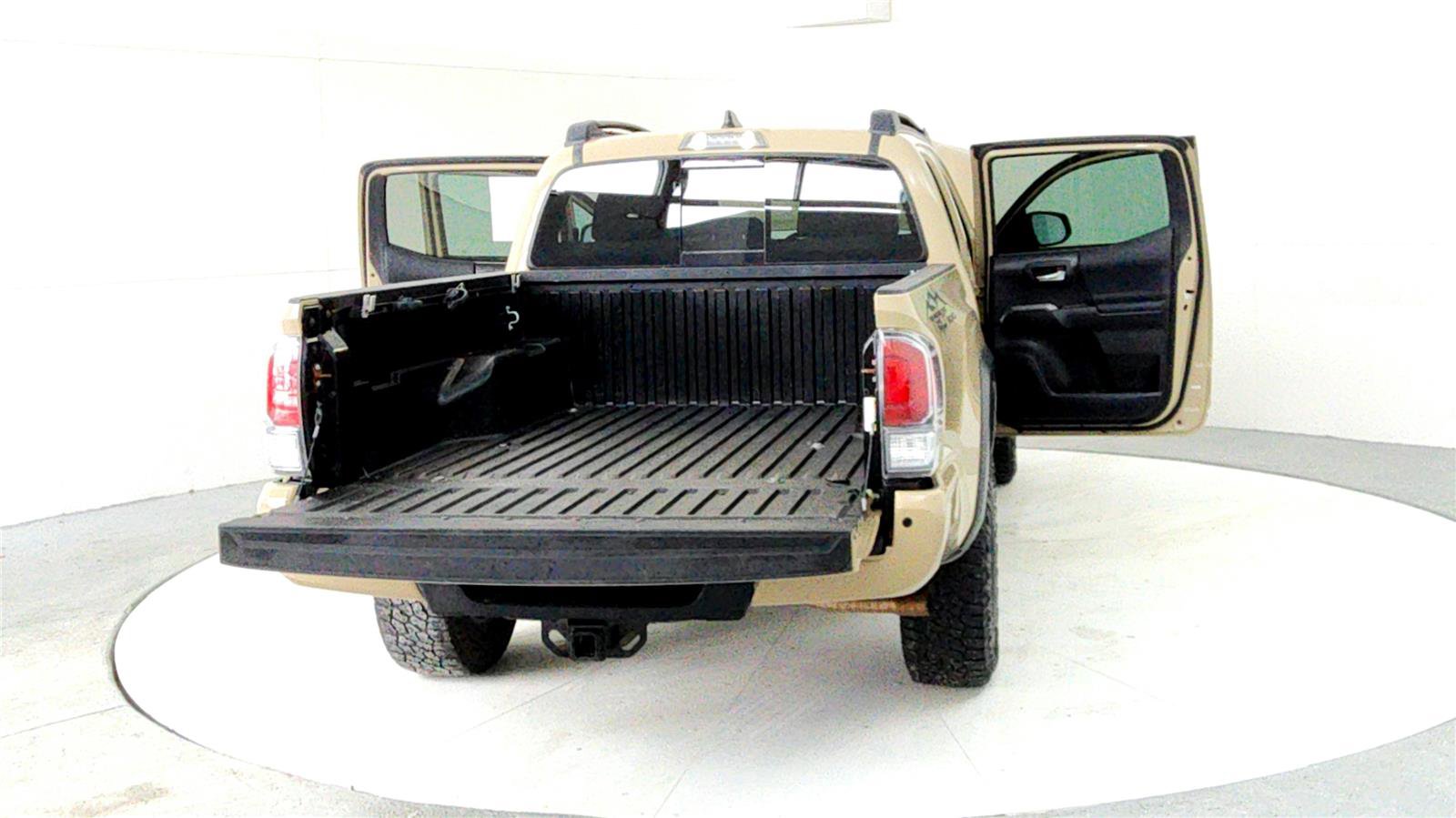 Used 2020 Toyota Tacoma TRD Off-Road image 11