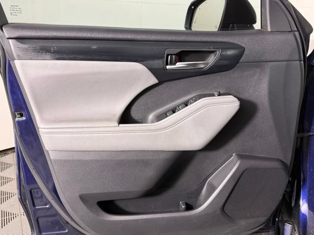 Used 2022 Toyota Highlander XLE FWD image 20