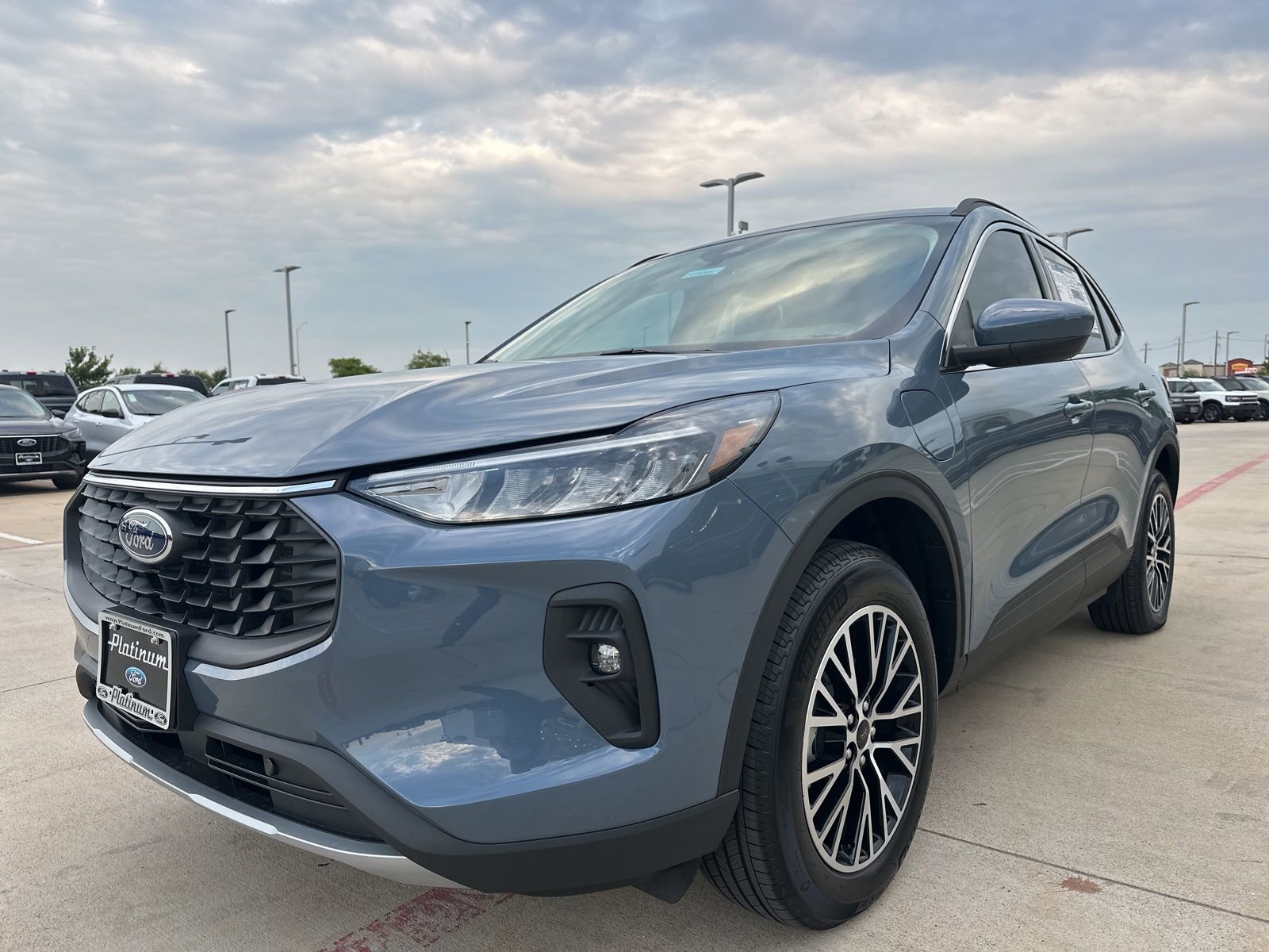 New 2025 Ford Escape SE image 3