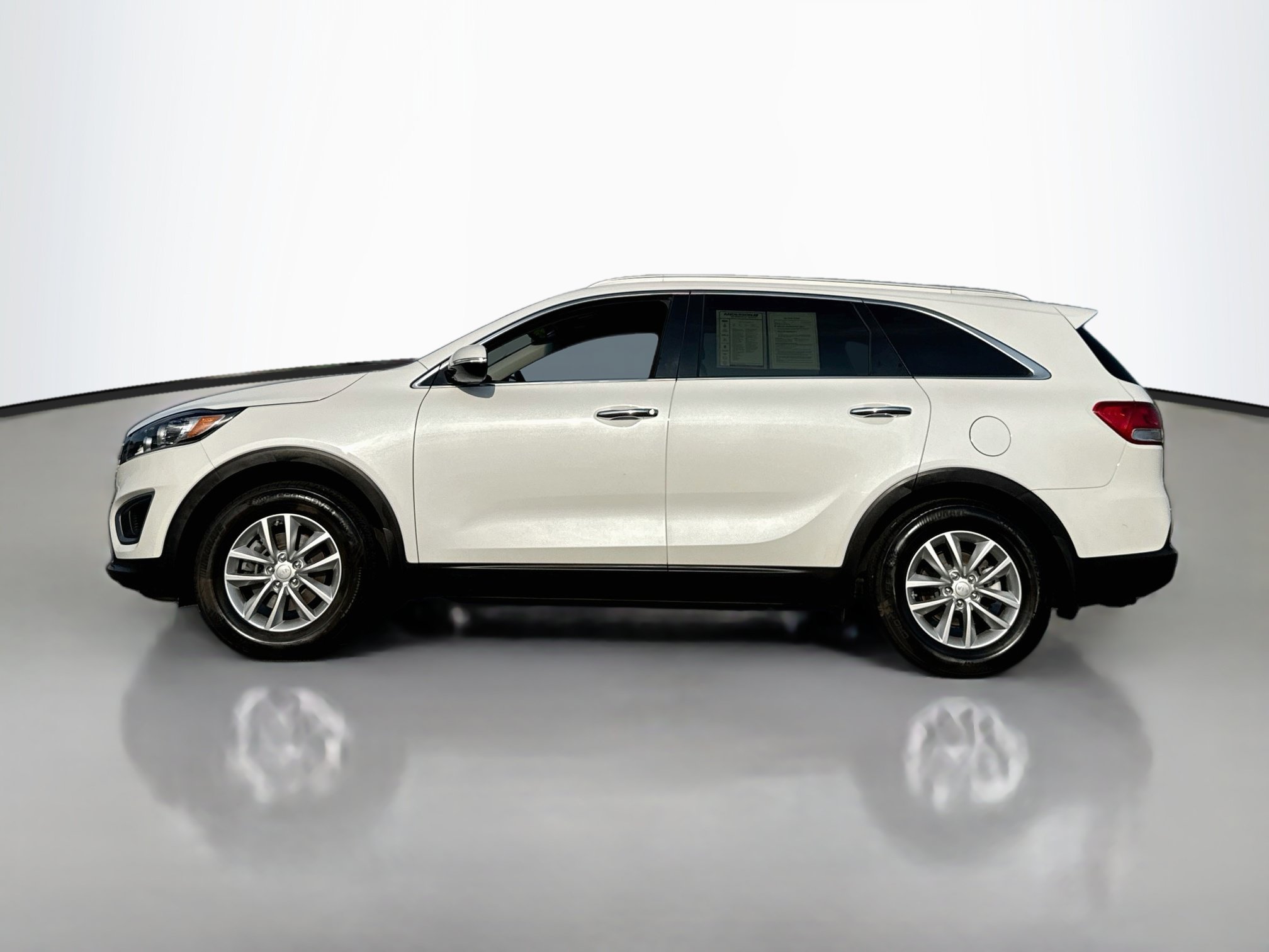 Used 2016 Kia Sorento FWD w/ LX Convenience Package image 4