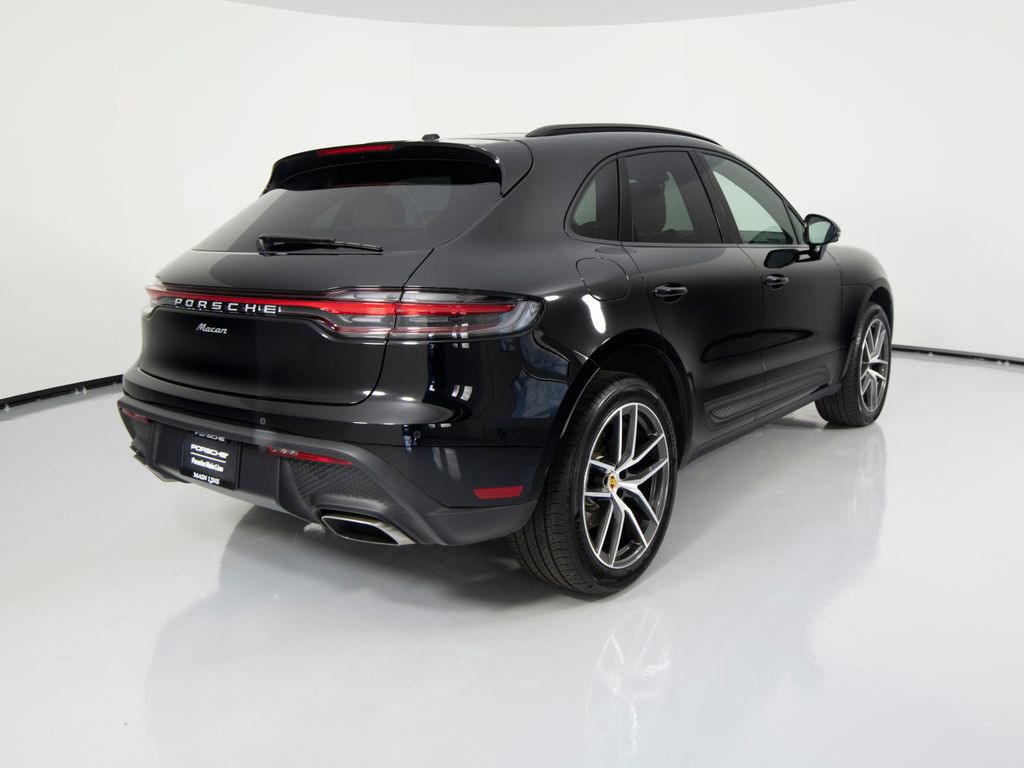 Certified 2025 Porsche Macan image 10