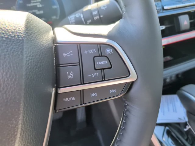 New 2026 Toyota Highlander Limited AWD/4WD image 17
