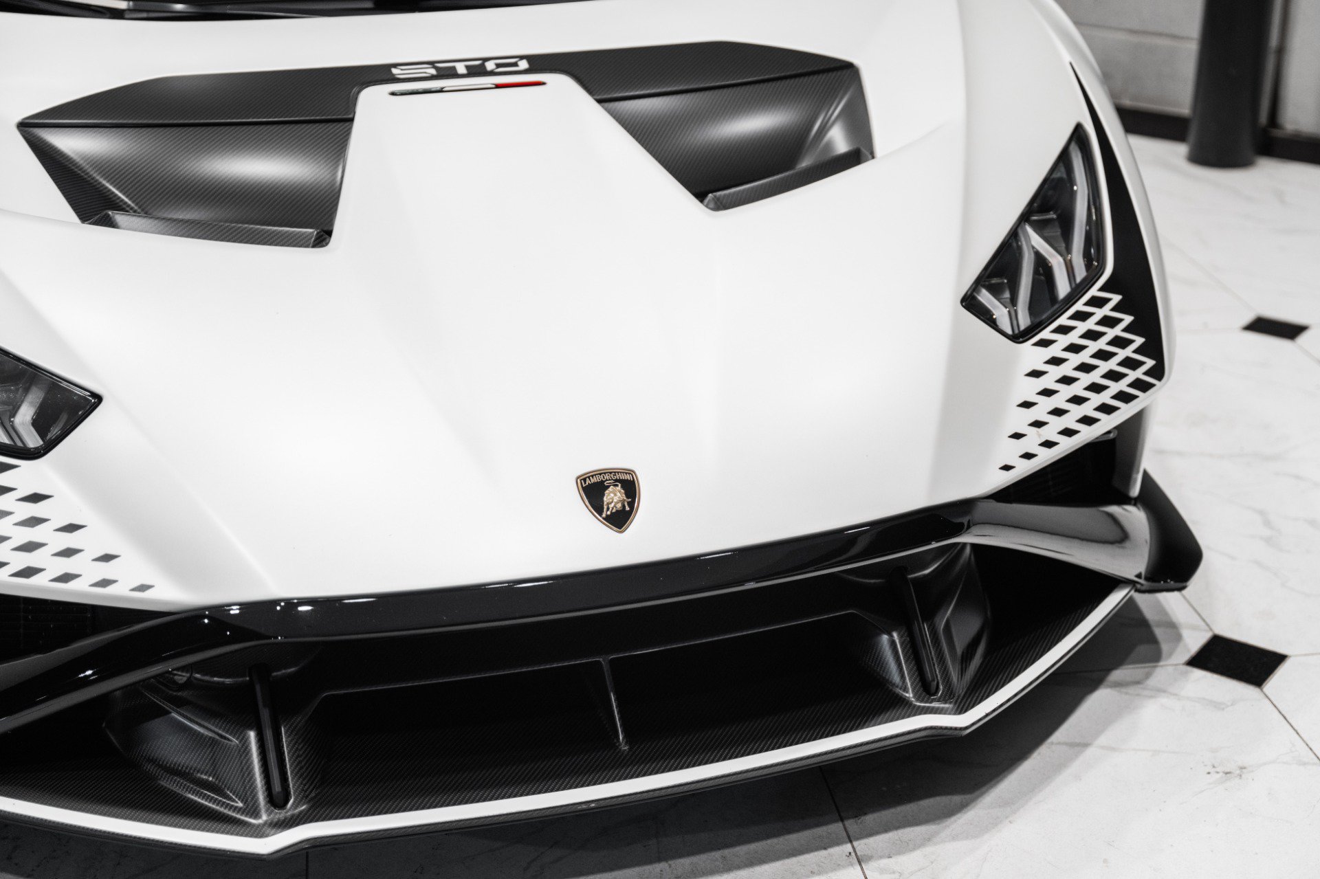 Used 2023 Lamborghini Huracan STO RWD image 10