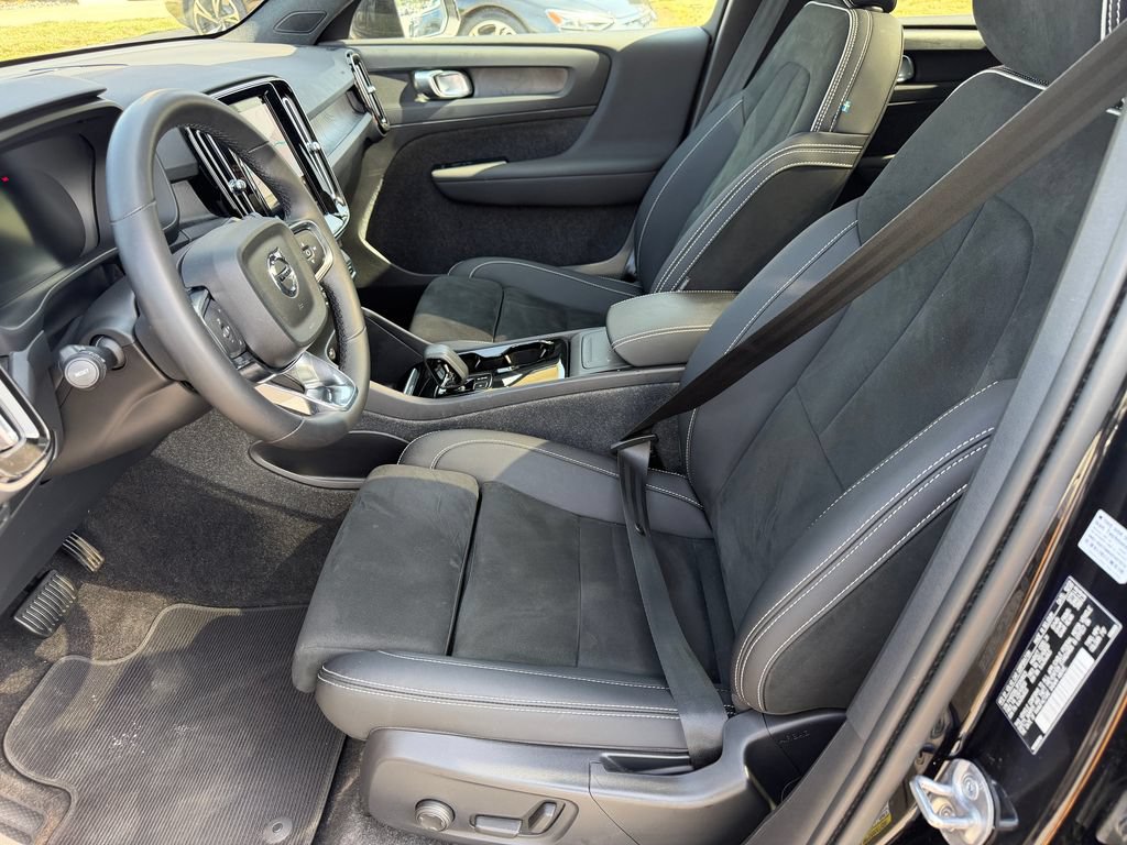 Certified 2023 Volvo C40 P8 Recharge Plus w/ Climate Package AWD/4WD image 3