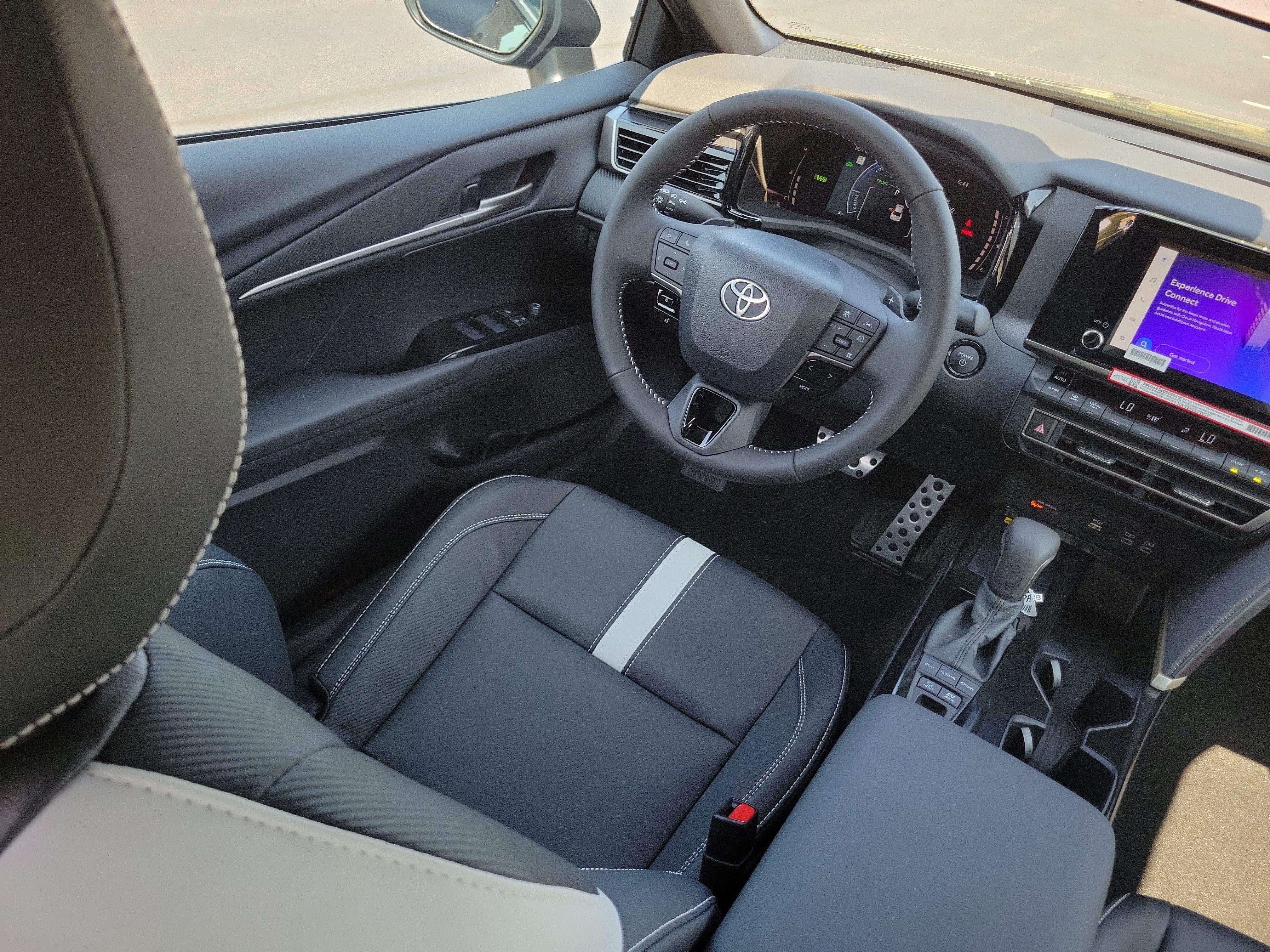 New 2026 Toyota Camry SE AWD/4WD image 14