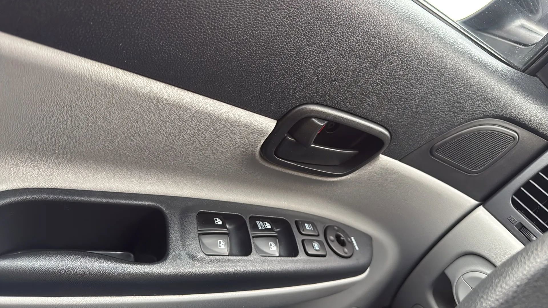 Used 2010 Hyundai Accent GLS w/ Premium Pkg 4 image 22