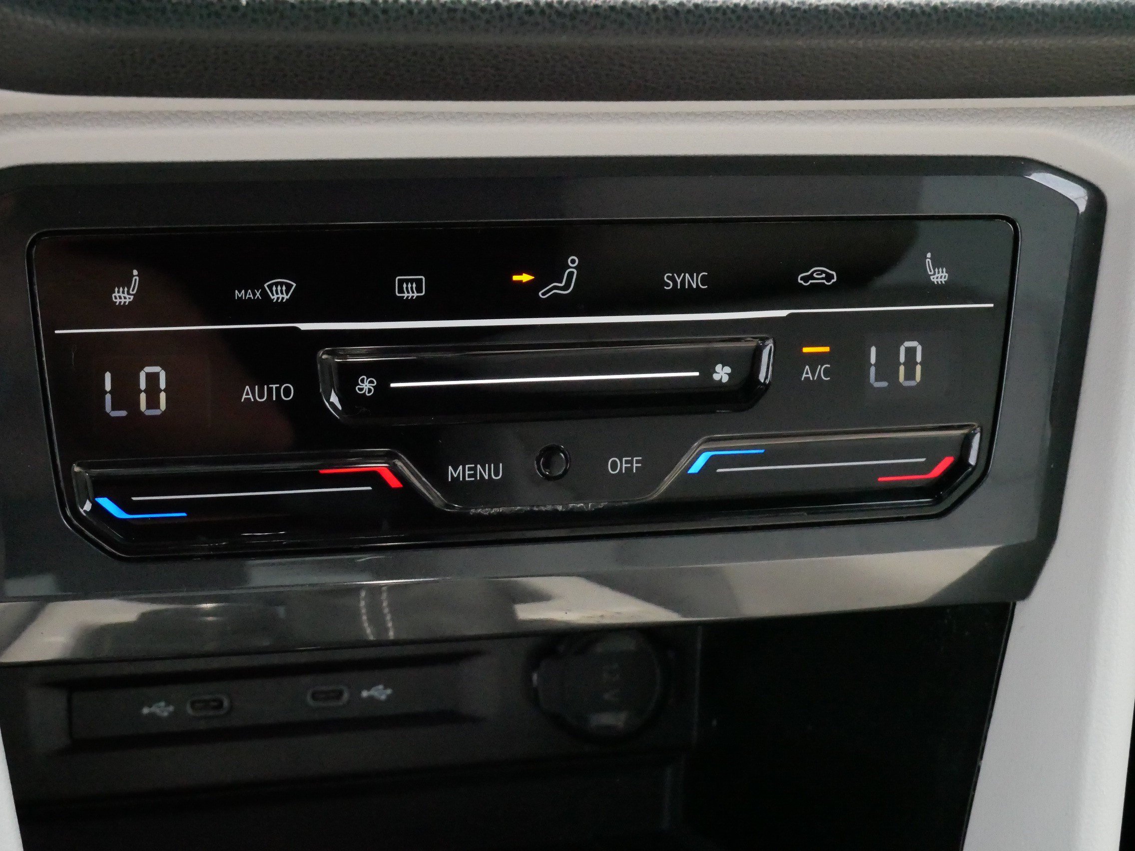 Certified 2023 Volkswagen Tiguan SE R-Line AWD/4WD image 23