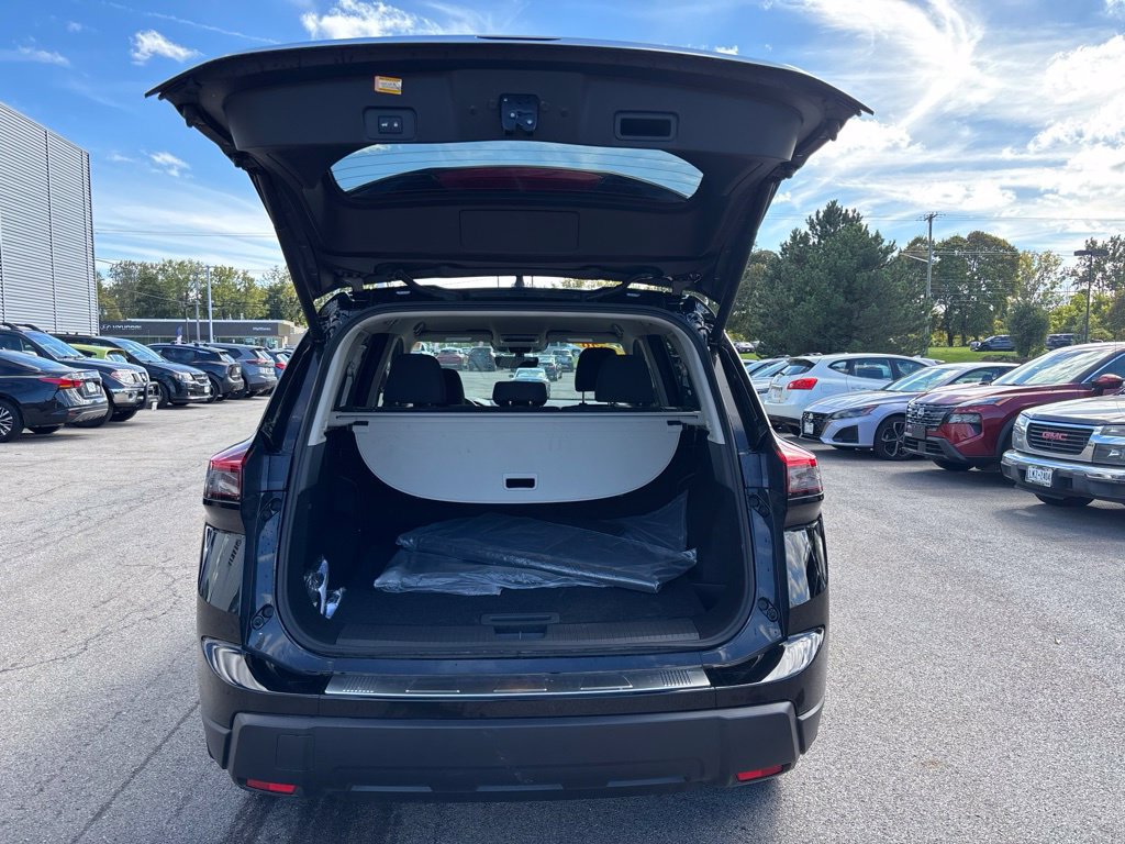Used 2026 Nissan Rogue SV AWD/4WD image 8