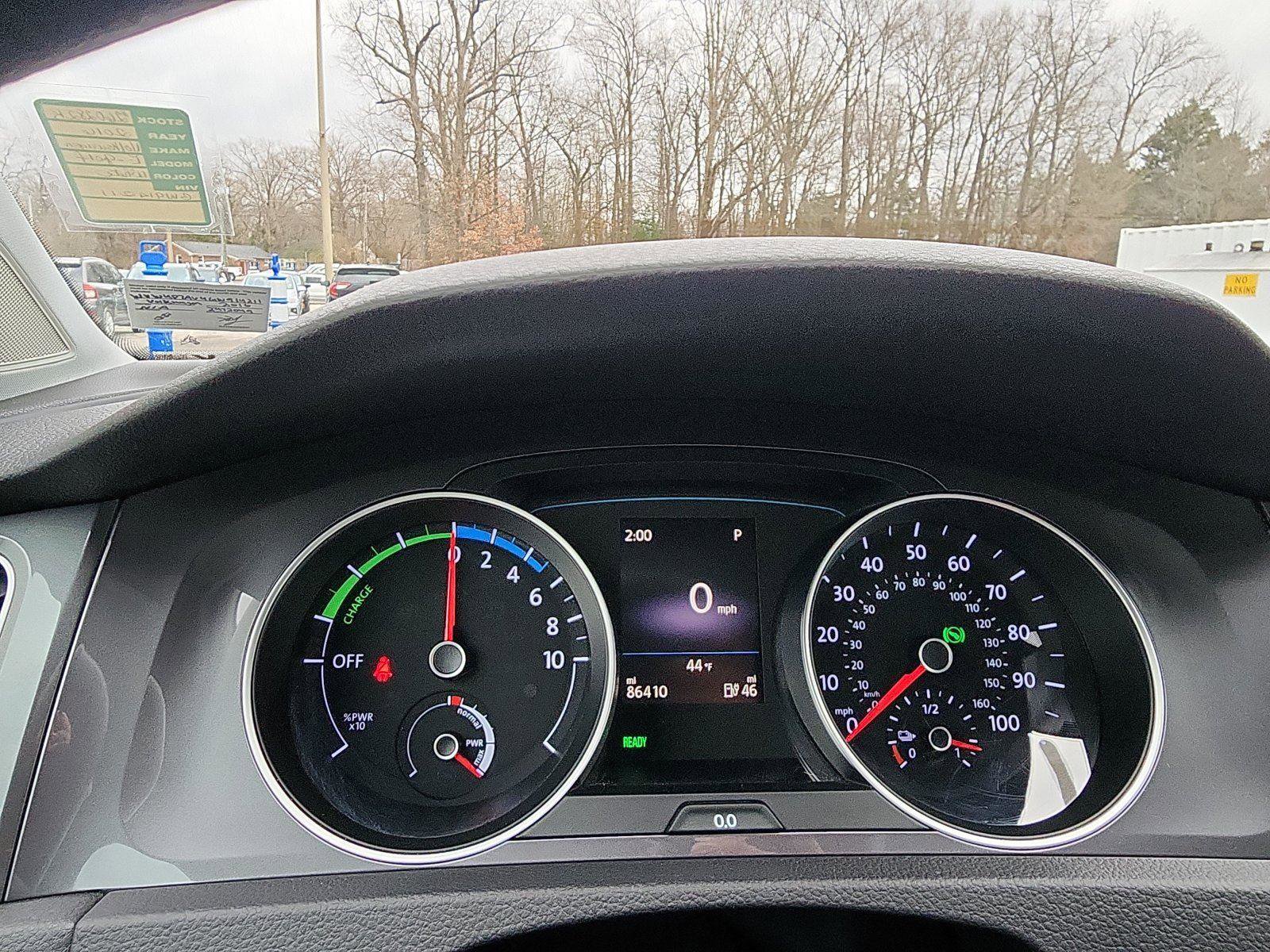 Used 2016 Volkswagen e-Golf SE w/ DC Fast Charging Package image 16