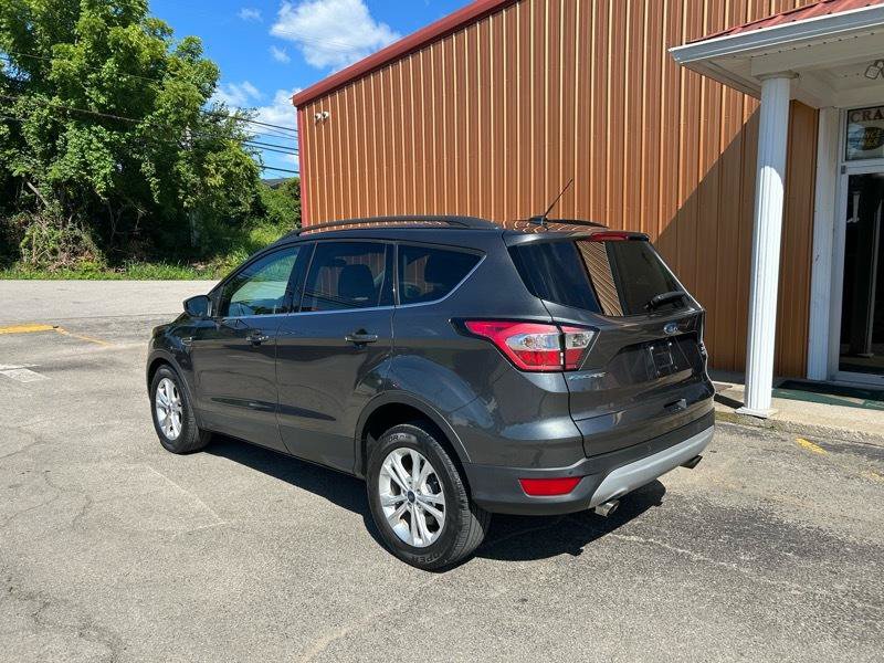 Used 2017 Ford Escape SE w/ Equipment Group 201A FWD image 6