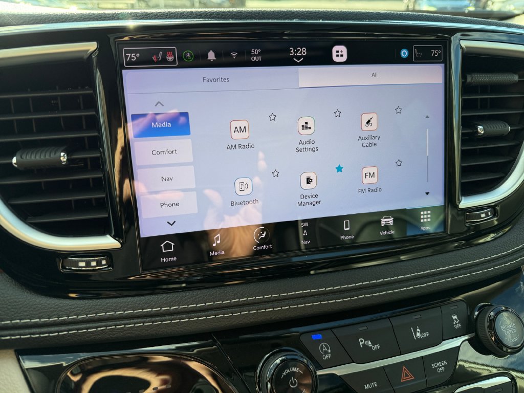 Used 2023 Chrysler Pacifica Limited w/ Uconnect Theater Family Group FWD image 24