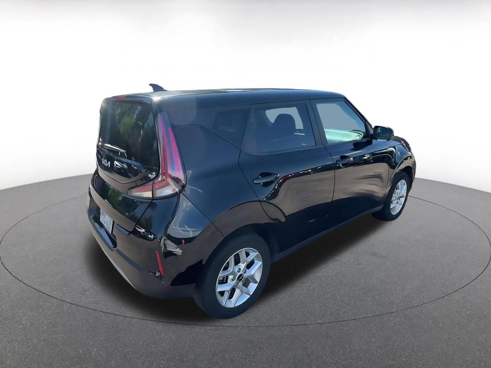 Used 2025 Kia Soul LX w/ LX Technology Package FWD image 13