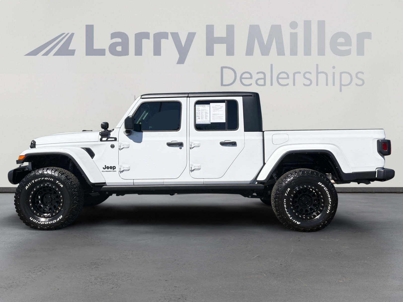 Used 2022 Jeep Gladiator Sport AWD/4WD image 2