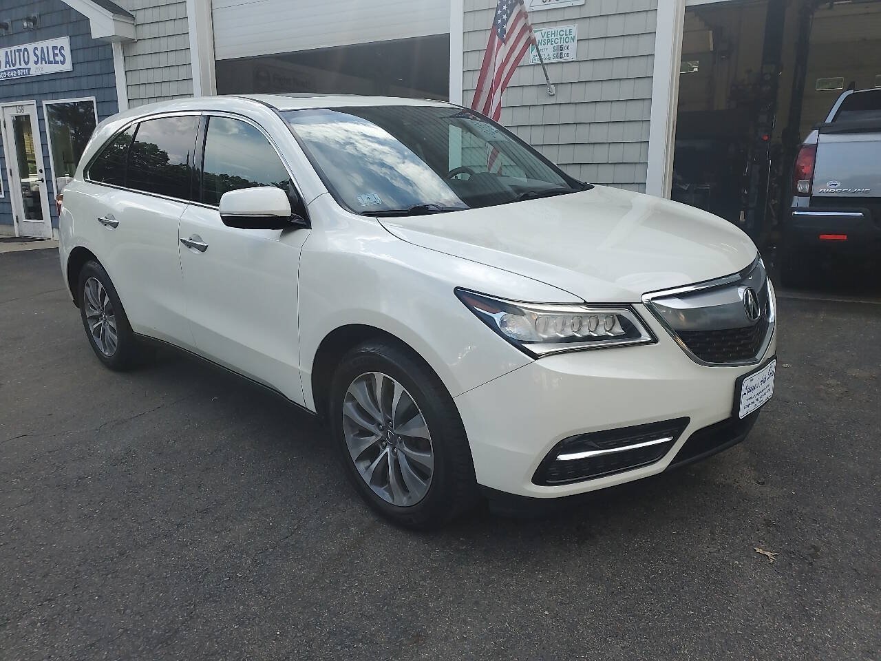 Used 2015 Acura MDX w/ Technology Package AWD/4WD image 2