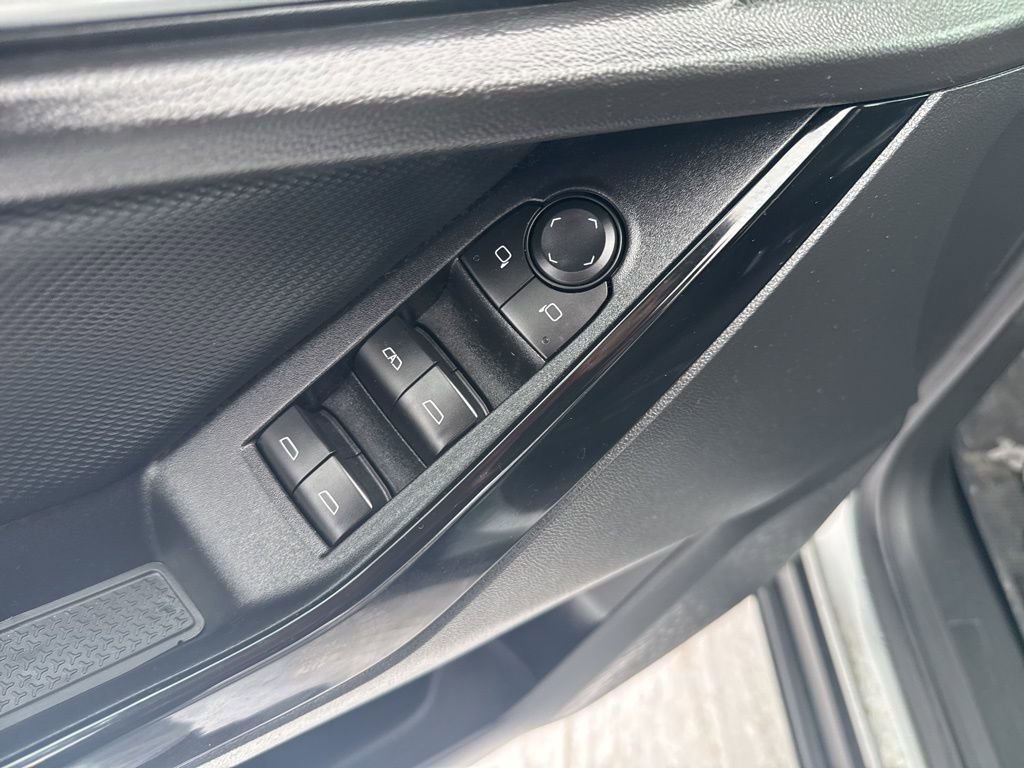 Certified 2025 Chevrolet Equinox LT w/ Safety and Technology Package image 17