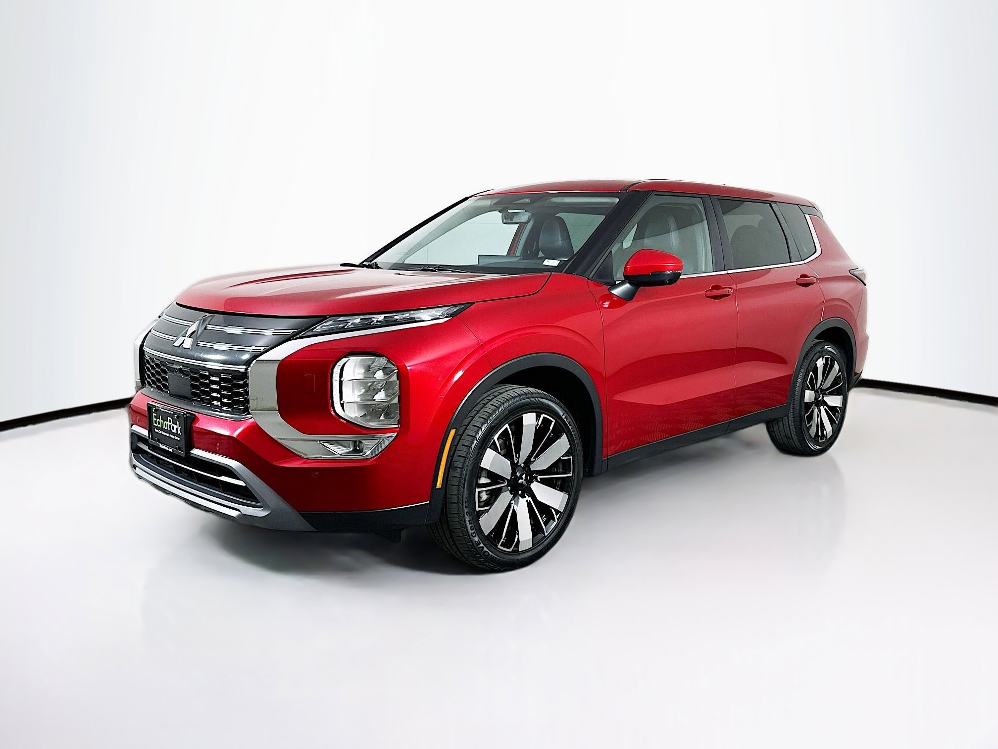 Used 2025 Mitsubishi Outlander SE image 3