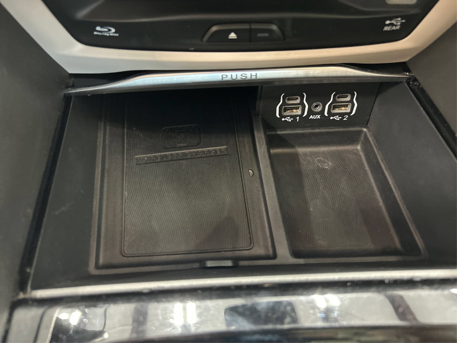 Used 2021 Chrysler Pacifica Limited w/ Uconnect Theater Family Group FWD image 37