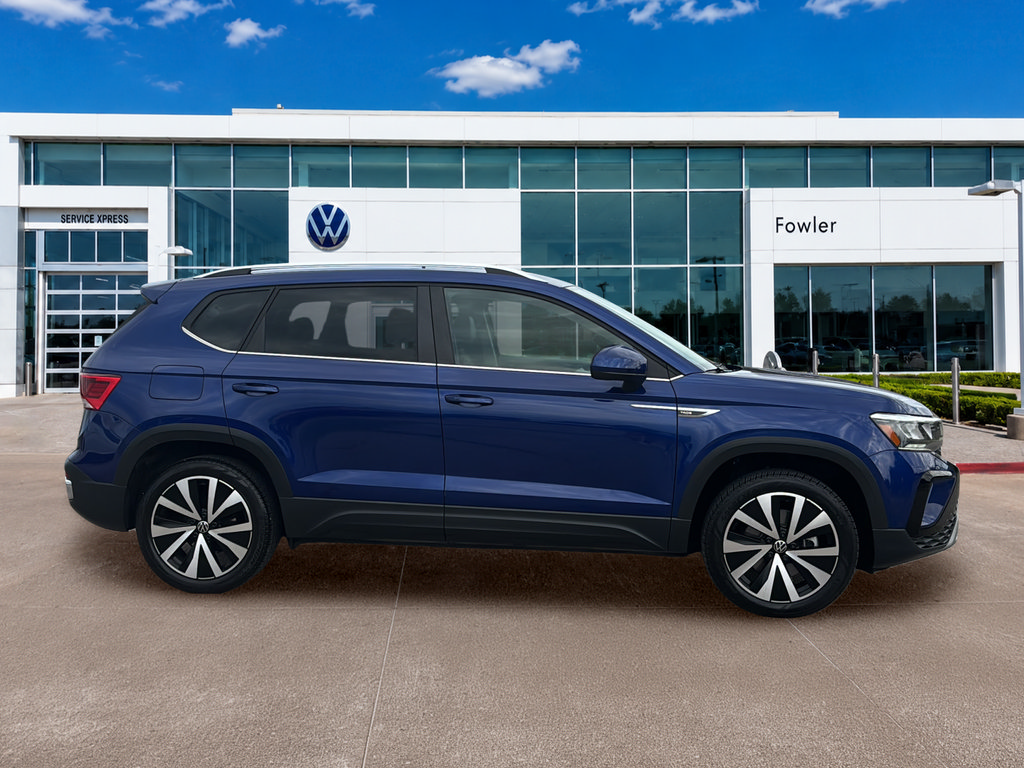 Used 2023 Volkswagen Taos SE FWD image 4