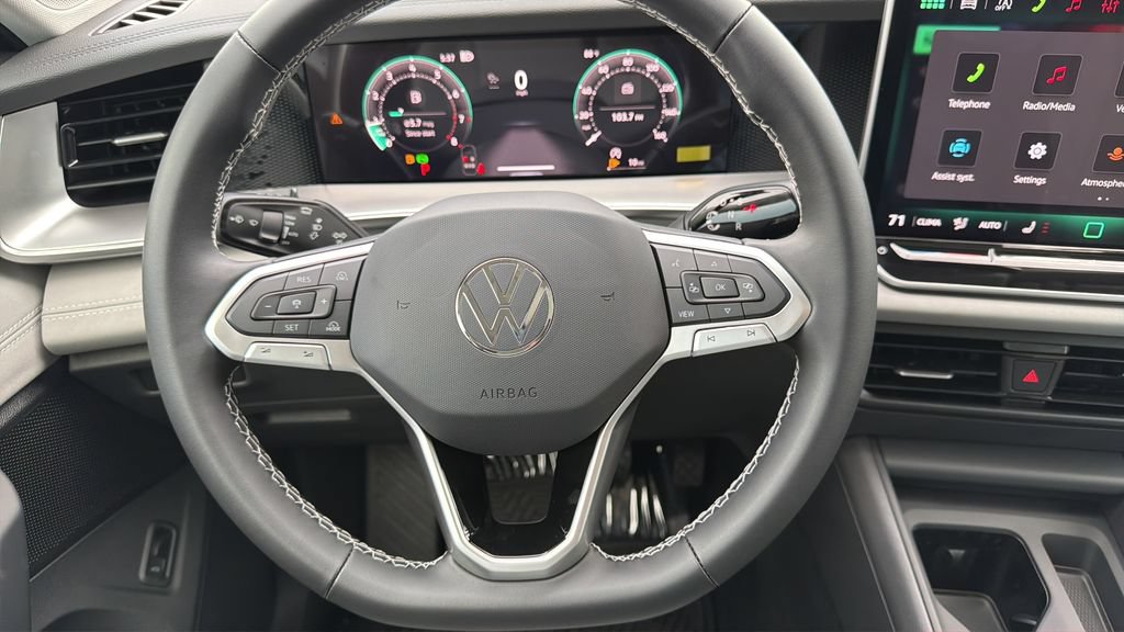 New 2026 Volkswagen Tiguan SE FWD image 11