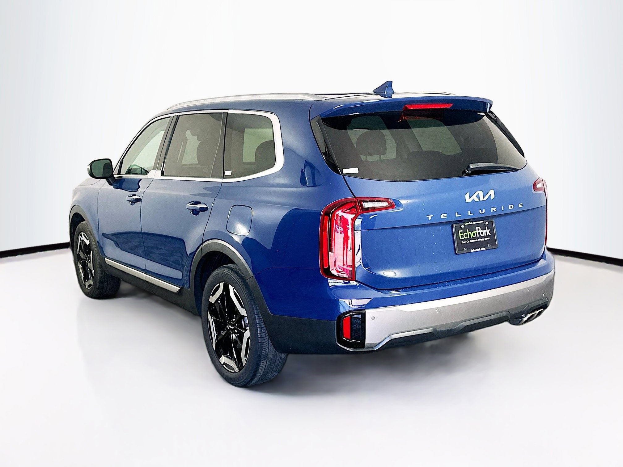 Used 2025 Kia Telluride S FWD image 5