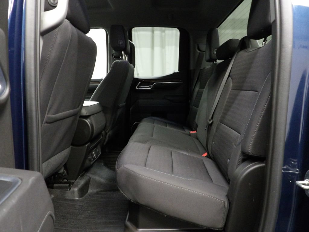 Used 2022 Chevrolet Silverado 1500 LT AWD/4WD image 16