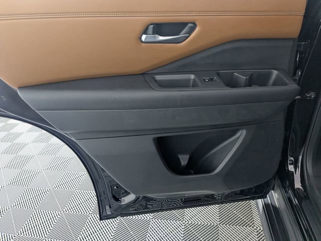 Used 2022 Nissan Pathfinder Platinum w/ Cargo Package image 31