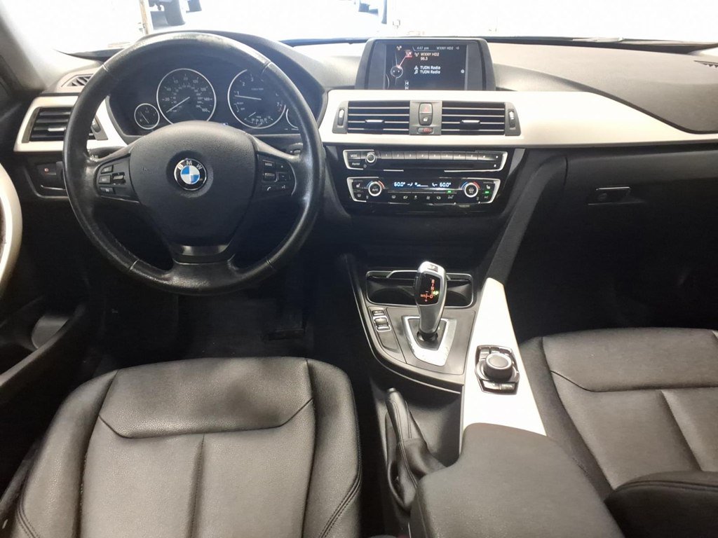 Used 2016 BMW 320i Sedan RWD image 9