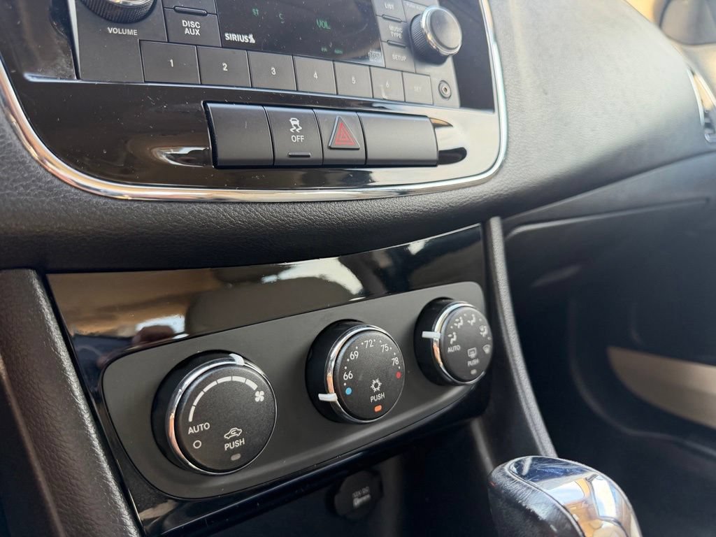 Used 2012 Chrysler 200 Touring FWD image 23